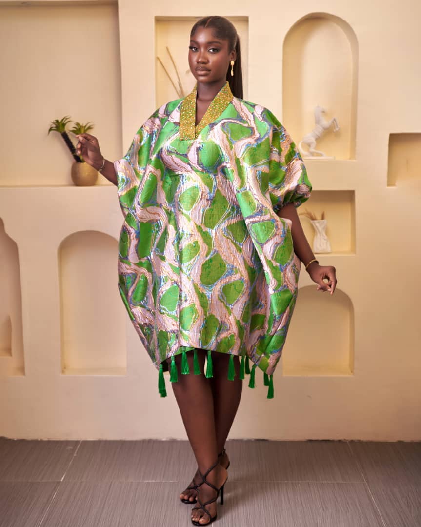 SHORT AWUKE EMBELLISHED BOUBOU