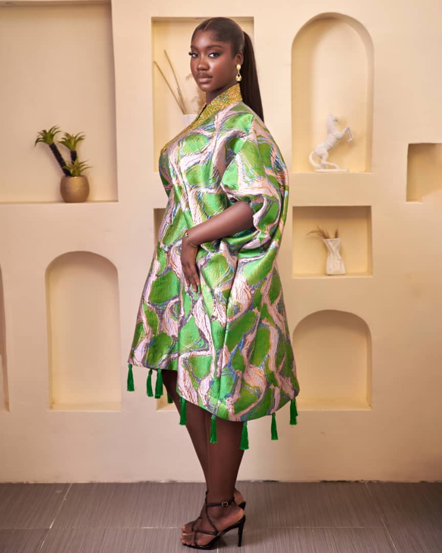 SHORT AWUKE EMBELLISHED BOUBOU