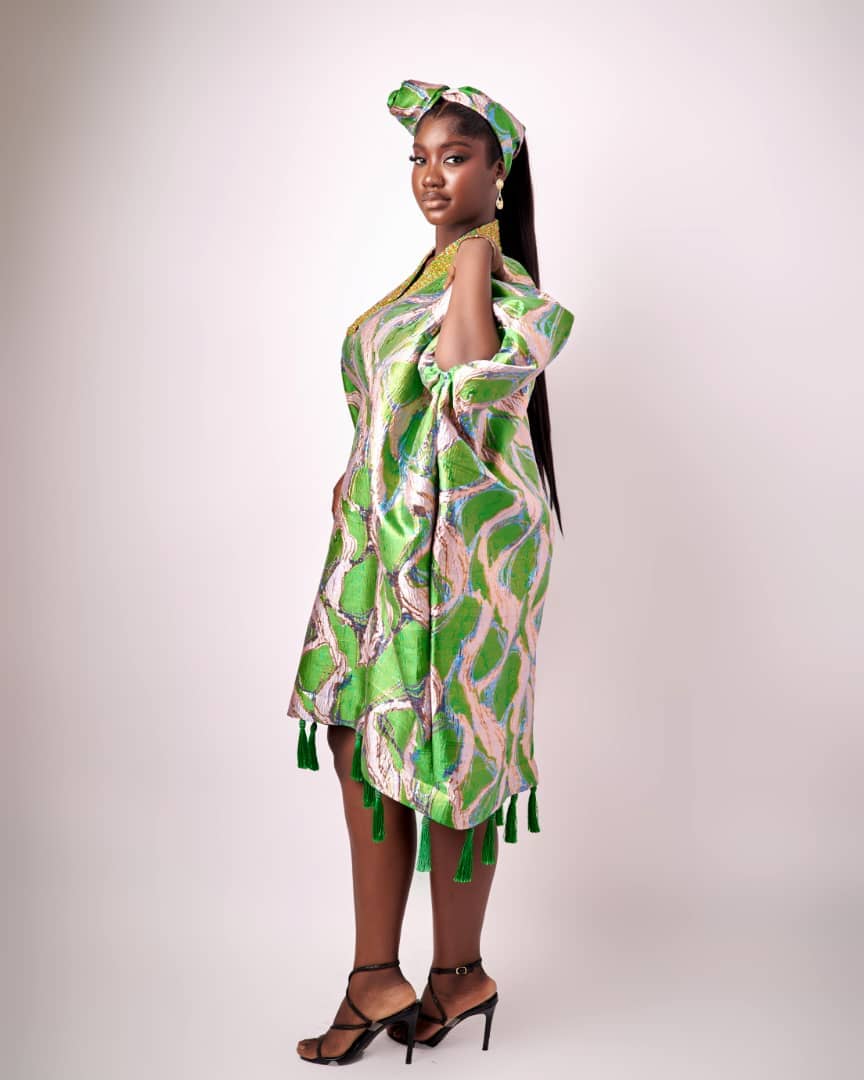 SHORT AWUKE EMBELLISHED BOUBOU