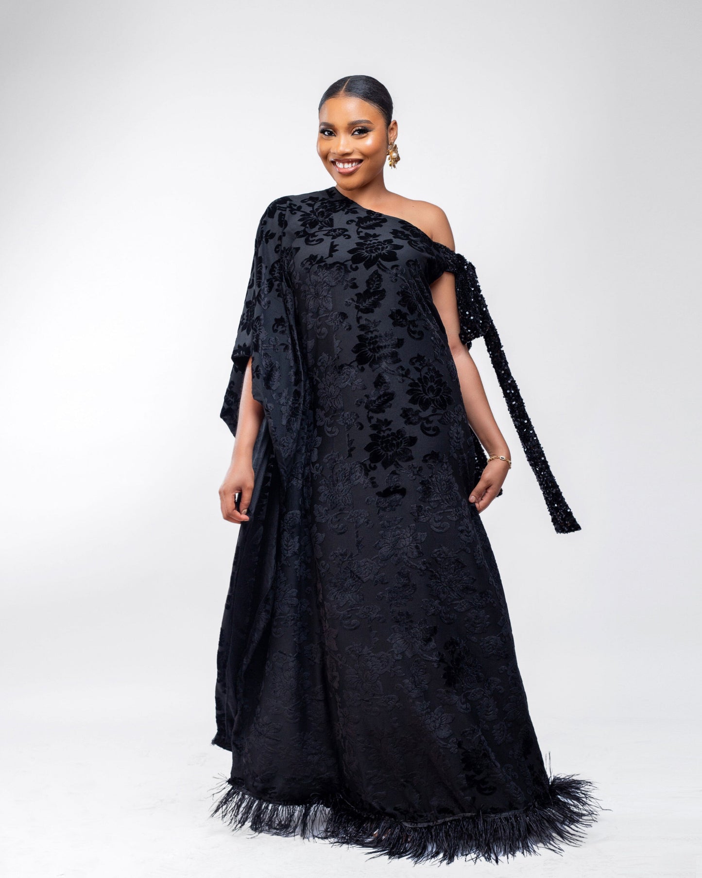 Tyla asymmetrical sleeves with feathers boubou velvet dress (Black)